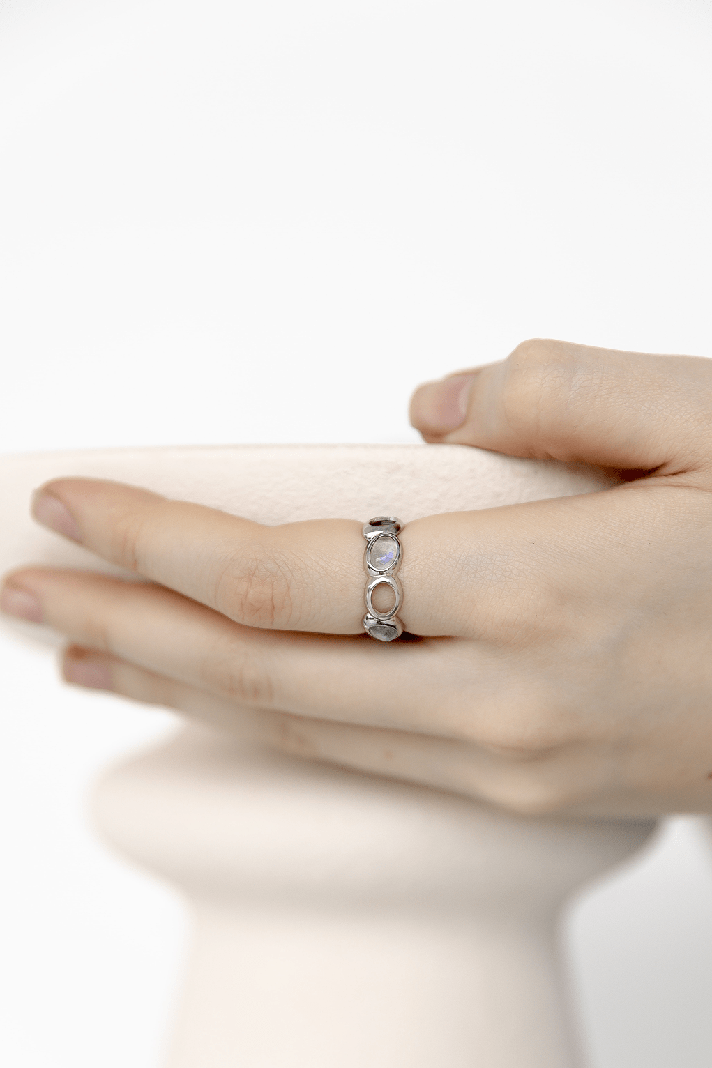 Украшения с лунным камнем